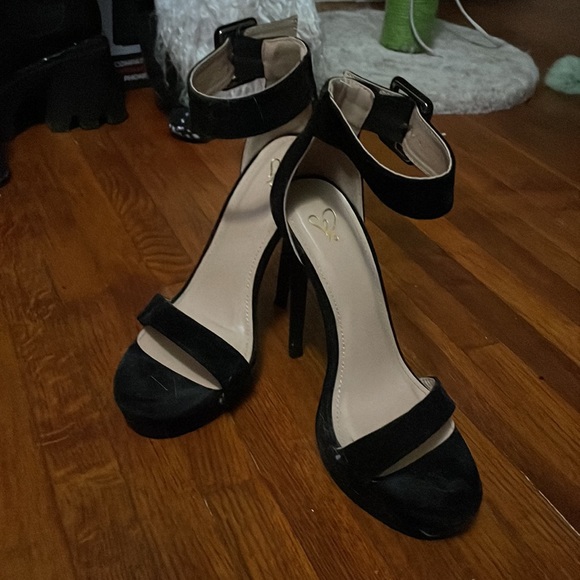 Black Stiletto Heels - Picture 2 of 4